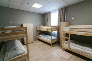 Хостел Брусника Петрозаводск Кровать в общем номере для мужчин и женщин с 10 кроватями-3